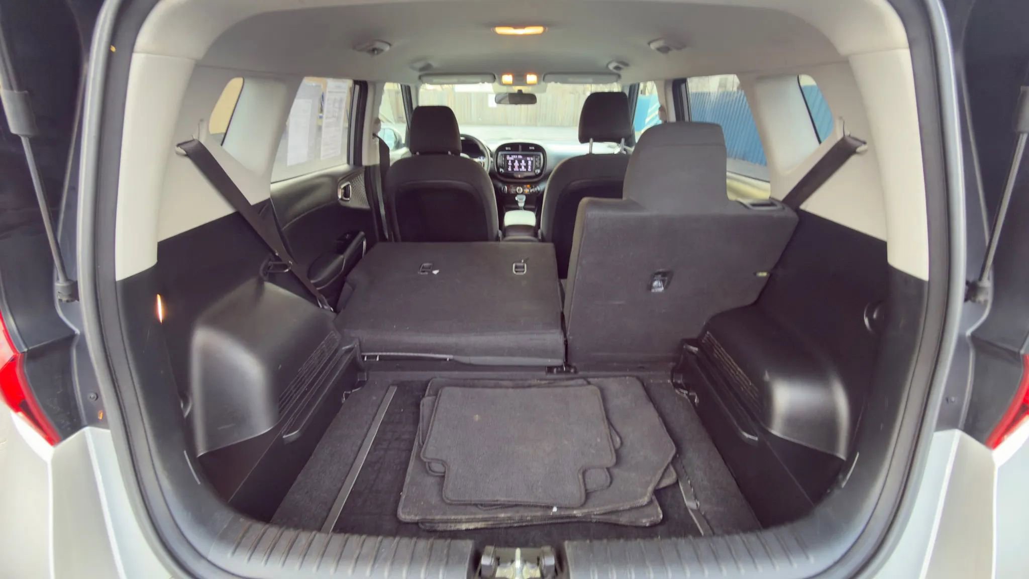 Used 2022 Kia Soul LX image 23