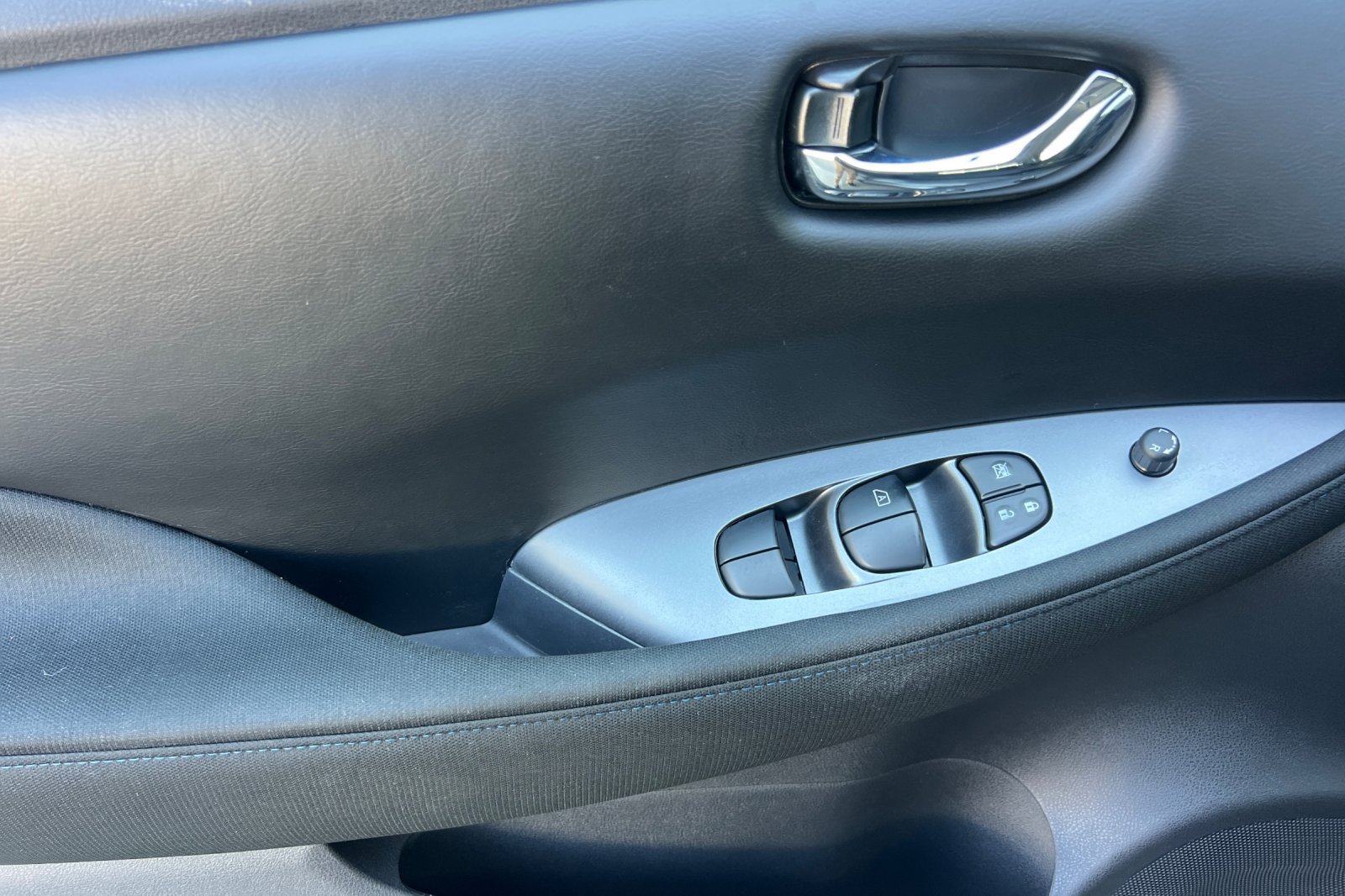 Certified 2025 Nissan Leaf S FWD image 11