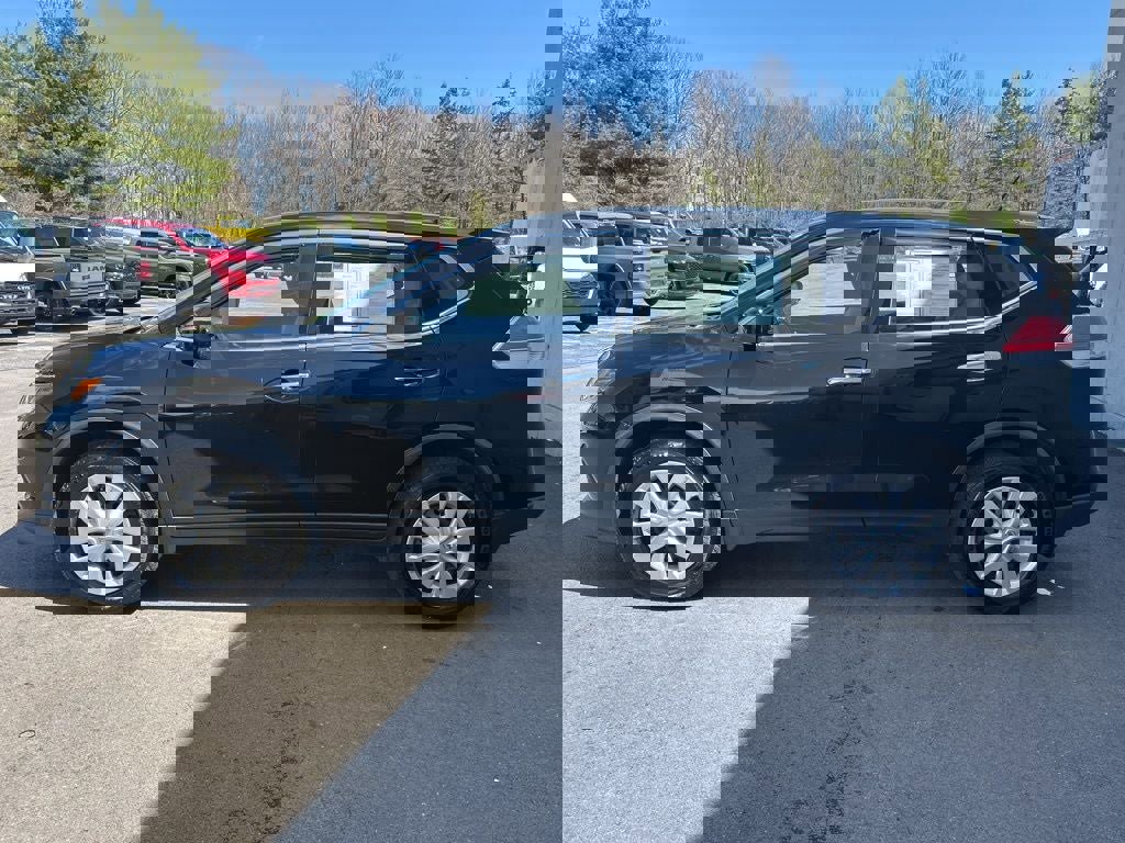 Used 2015 Nissan Rogue S image 2