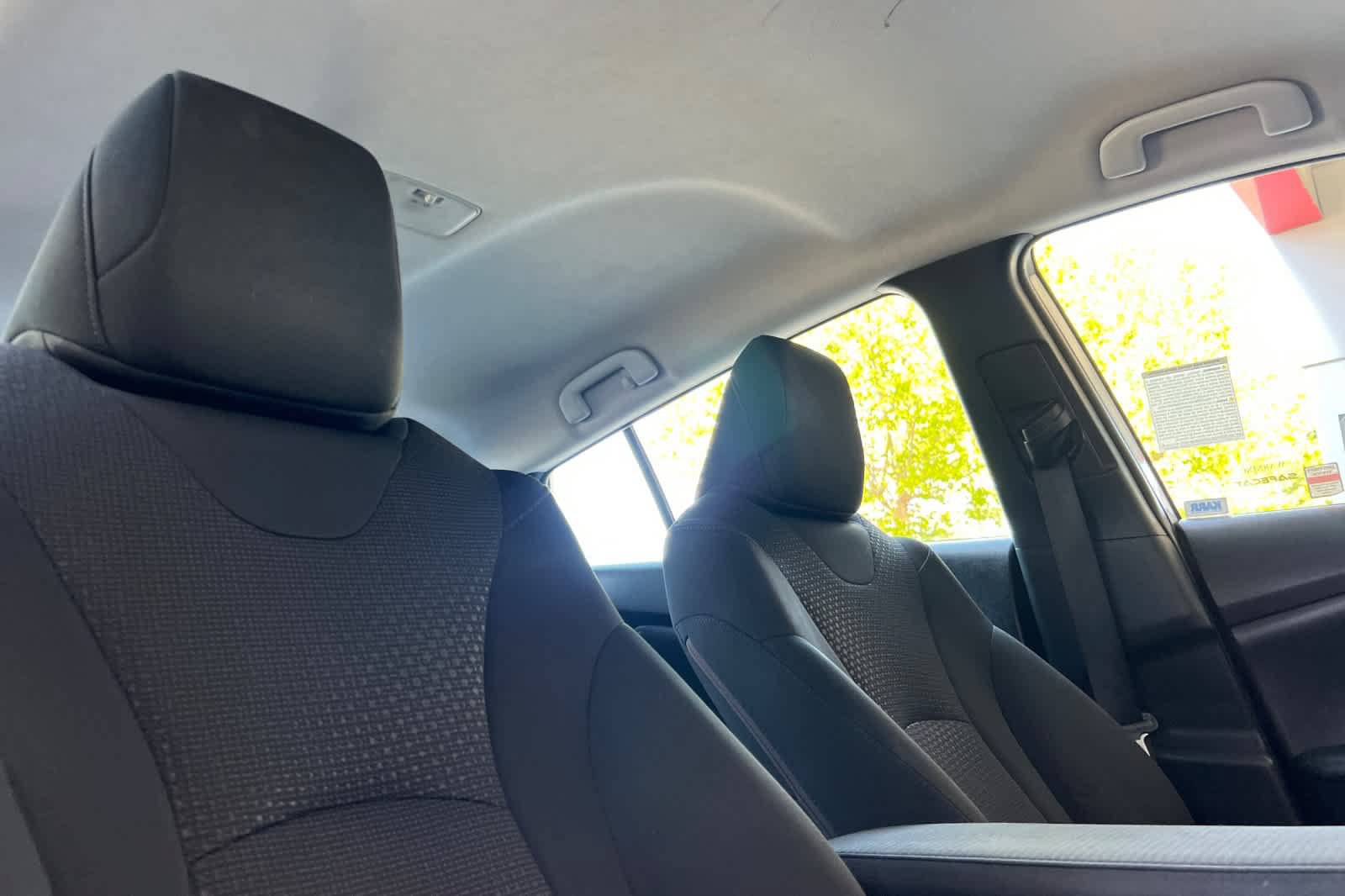 Used 2021 Toyota Prius LE FWD image 17
