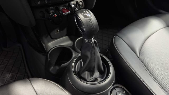 Used 2019 MINI Cooper 4-Door Hardtop w/ Signature Upholstery Package FWD image 24