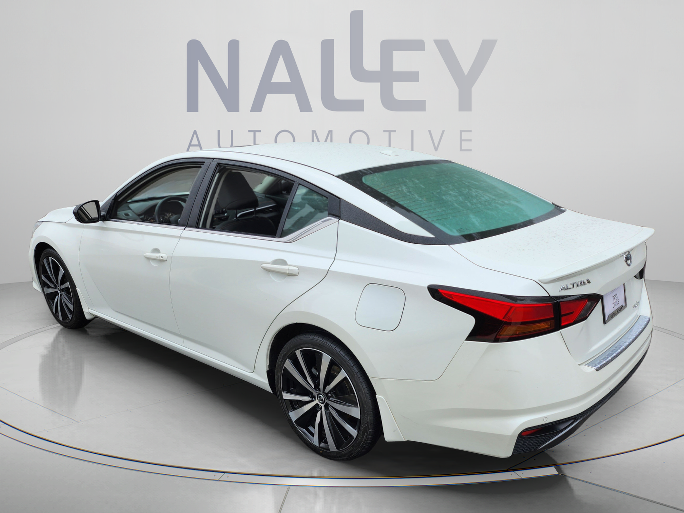 Used 2021 Nissan Altima 2.5 SR w/ SR Premium Package FWD image 3