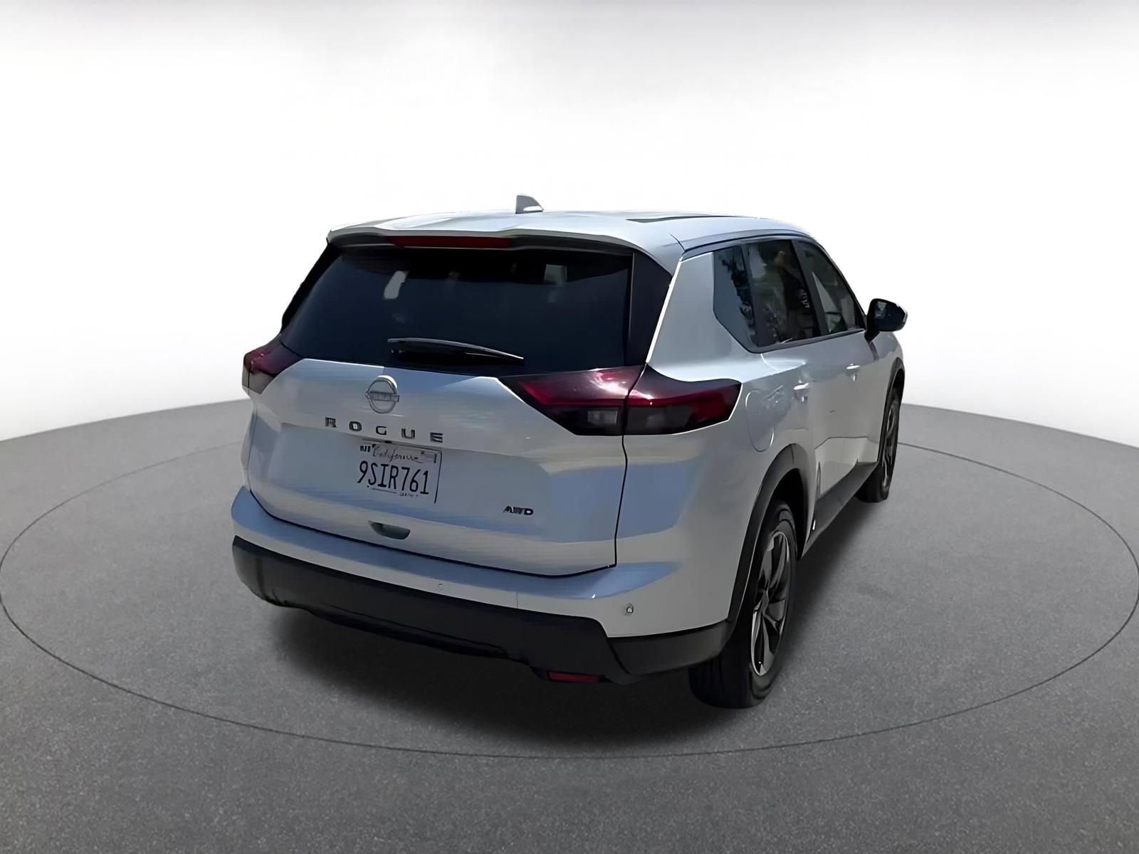 Used 2025 Nissan Rogue SV AWD/4WD image 14