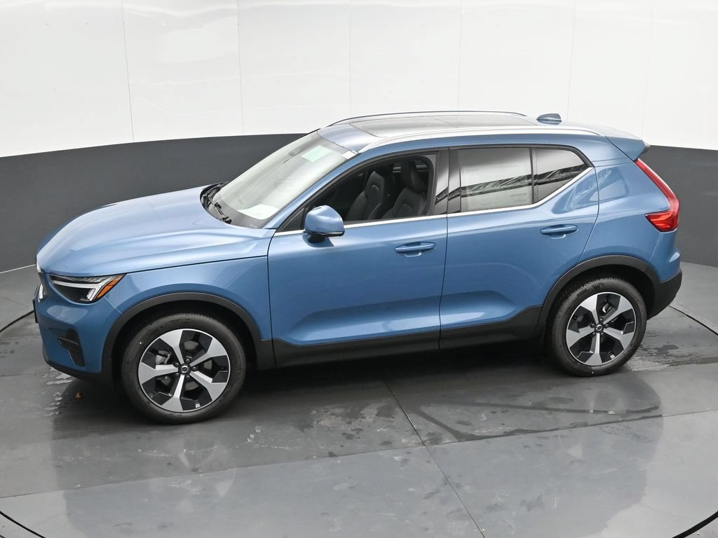 New 2025 Volvo XC40 B5 Core w/ Climate Package AWD/4WD image 36