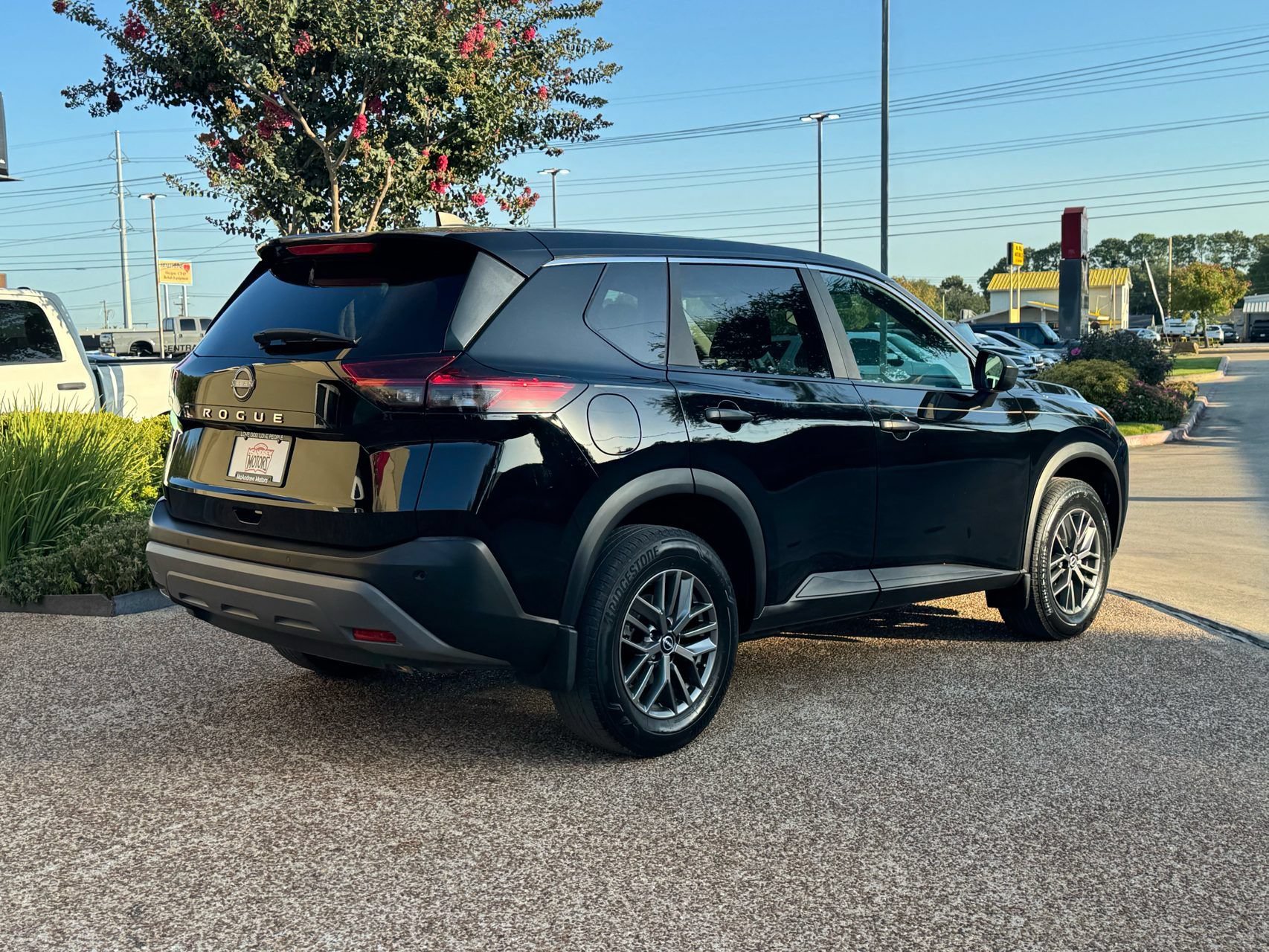 Used 2023 Nissan Rogue S FWD image 8