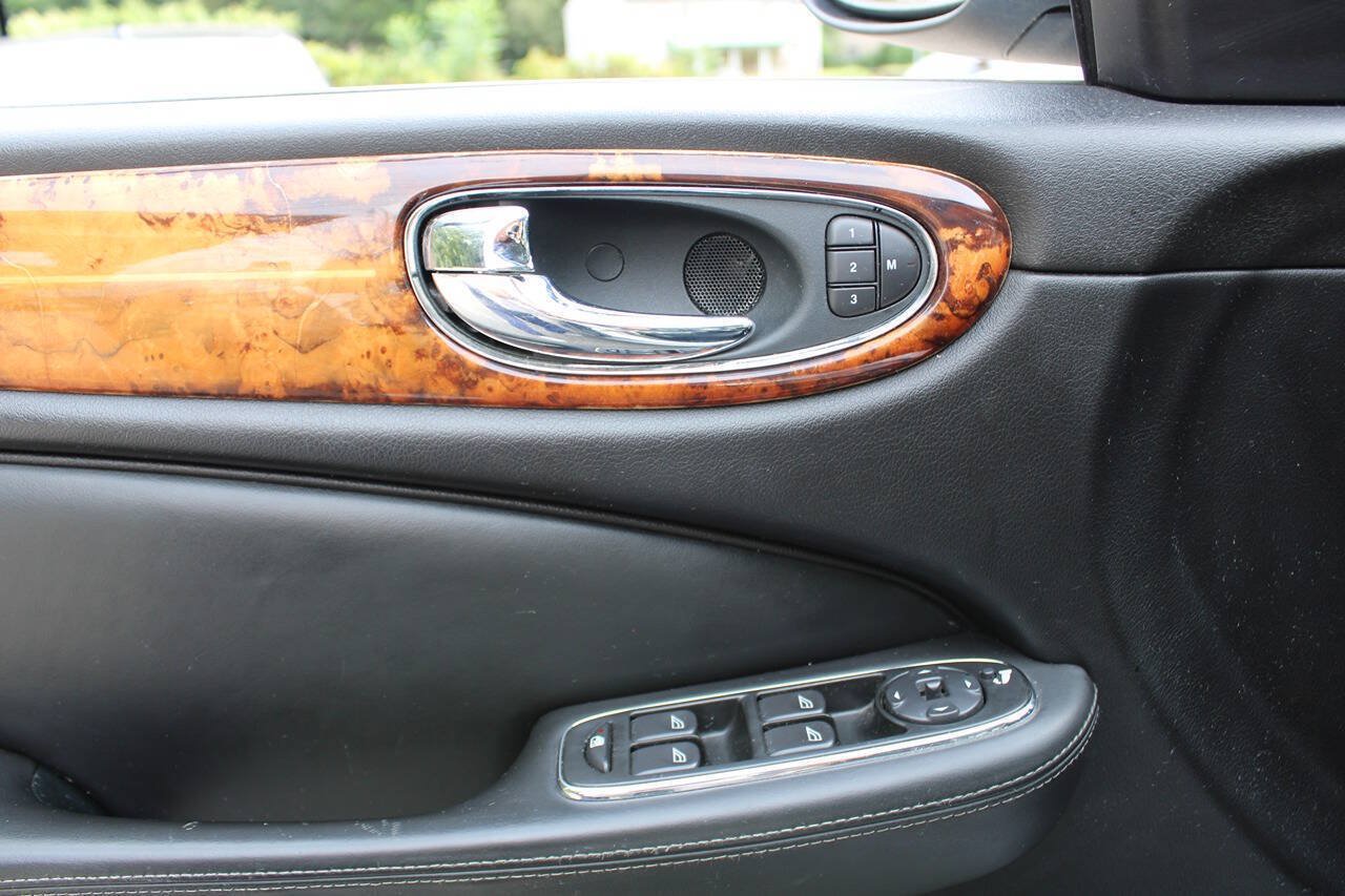 Used 2007 Jaguar XJ8 L RWD image 30