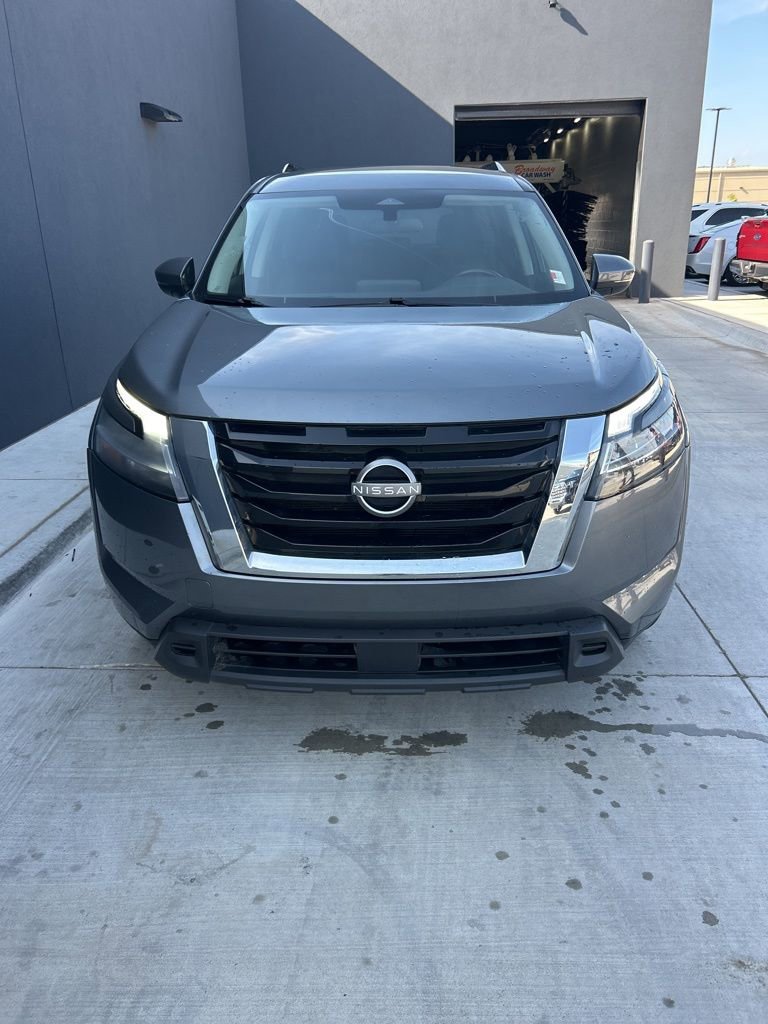 Used 2022 Nissan Pathfinder SV AWD/4WD image 2