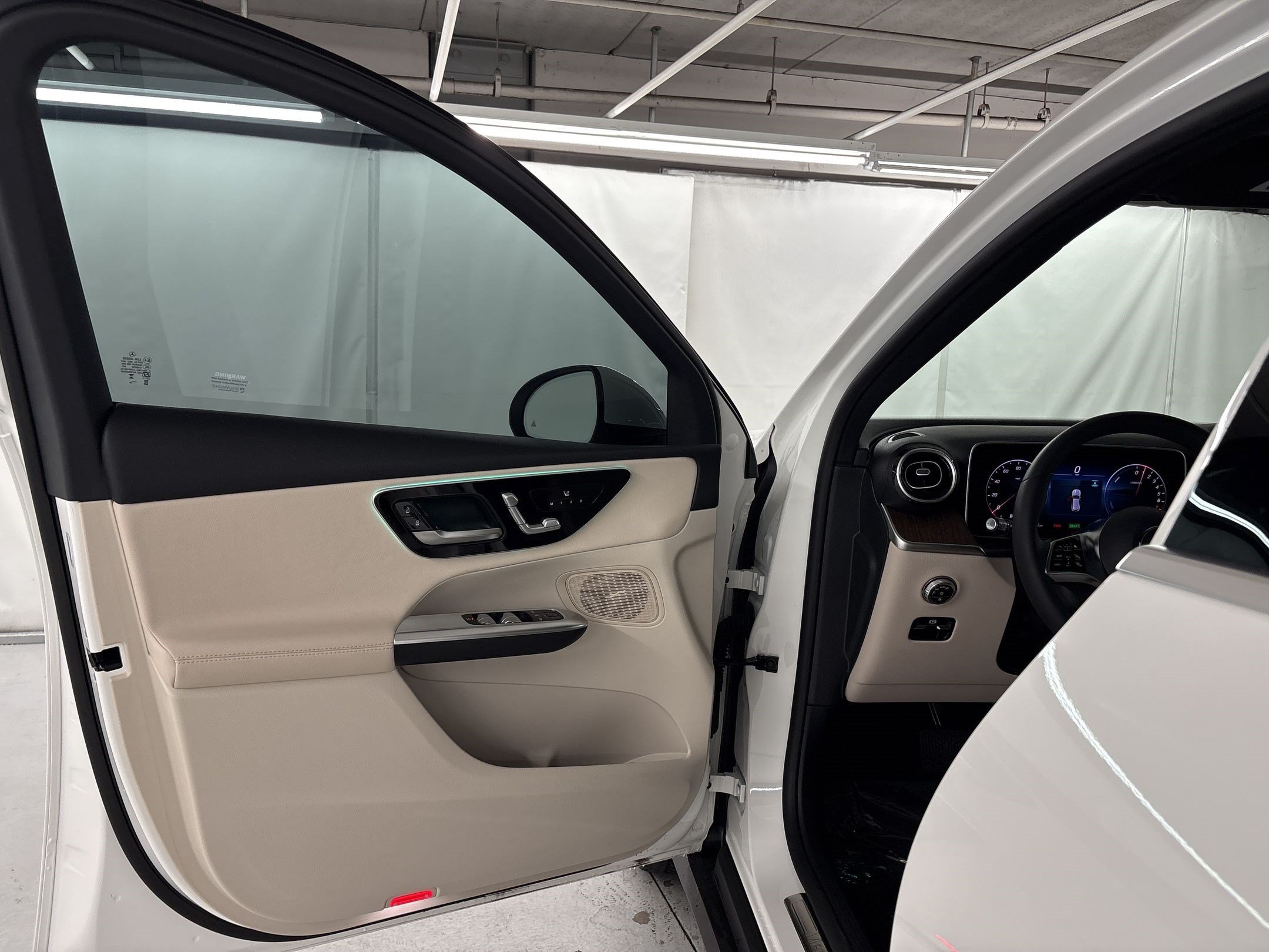 Certified 2025 Mercedes-Benz GLC 350e 4MATIC image 5