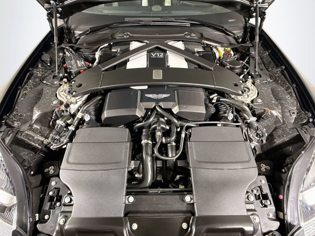 Used 2025 Aston Martin Vanquish RWD image 26