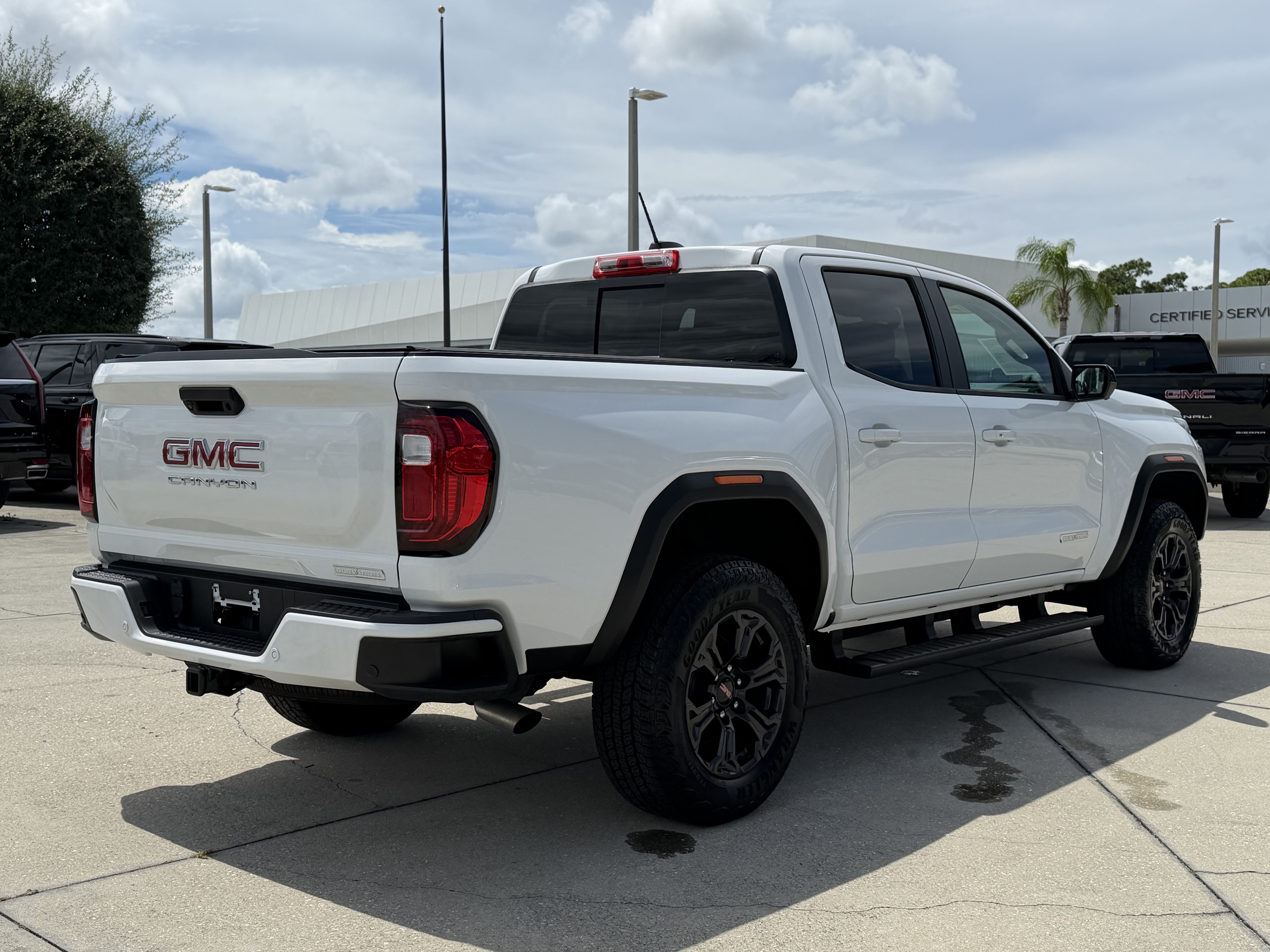 Used 2025 GMC Canyon Elevation w/ Convenience Package RWD image 3