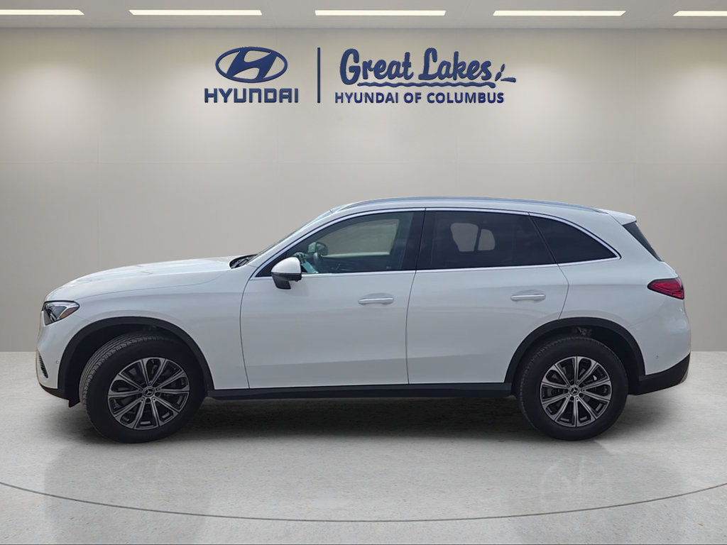 Used 2025 Mercedes-Benz GLC 300 4MATIC image 2