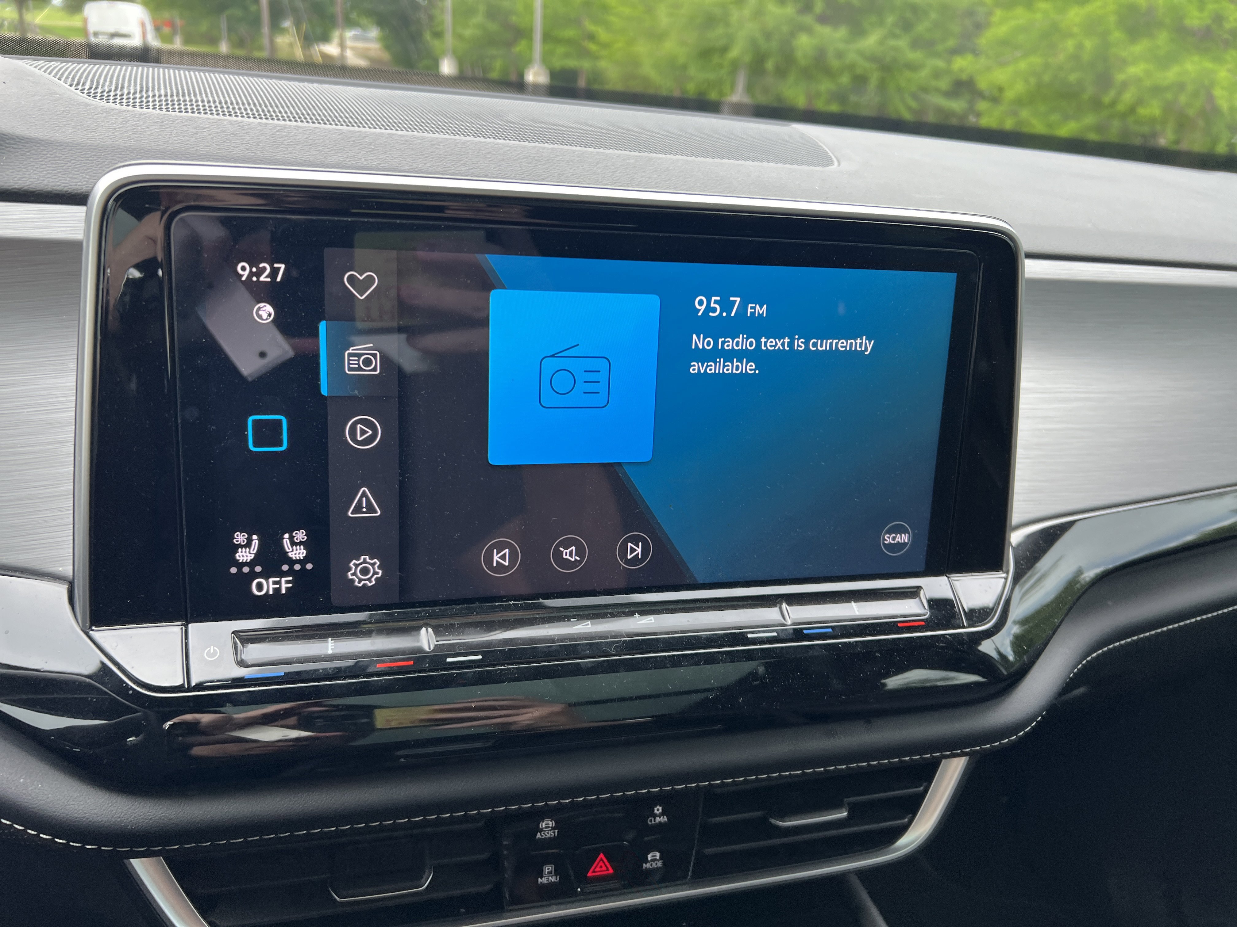 Certified 2024 Volkswagen Atlas Cross Sport SE w/ Panoramic Sunroof Package FWD image 21