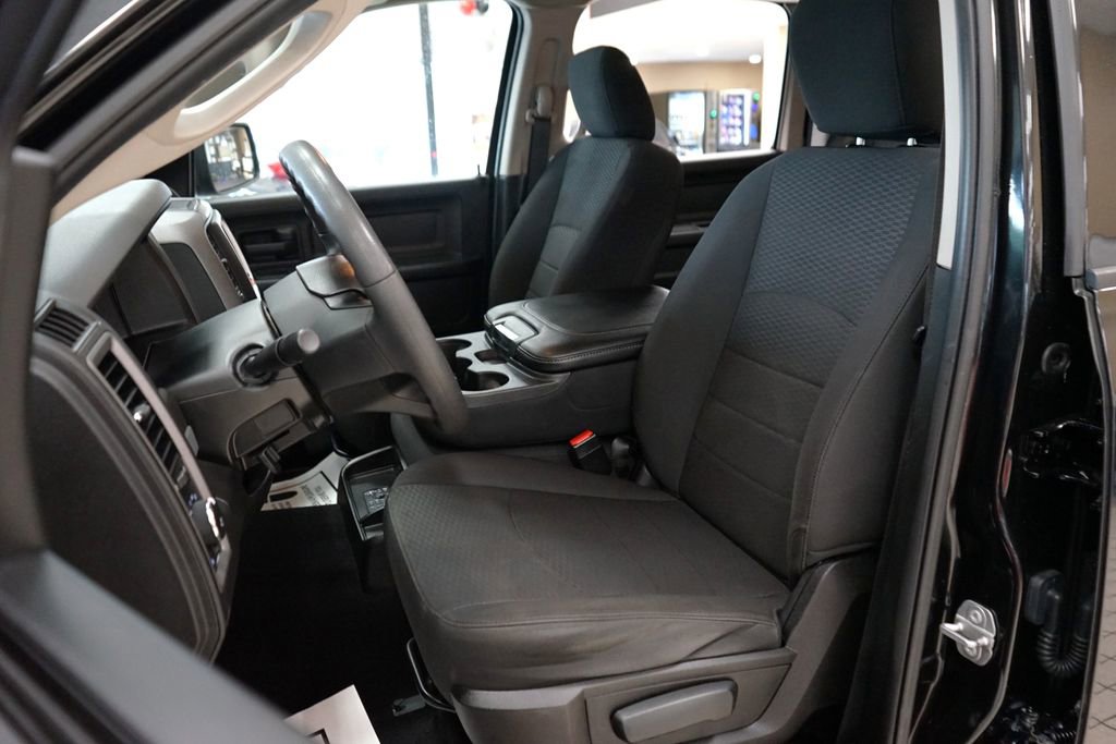 Used 2019 RAM 1500 Express w/ Express Value Package AWD/4WD image 2
