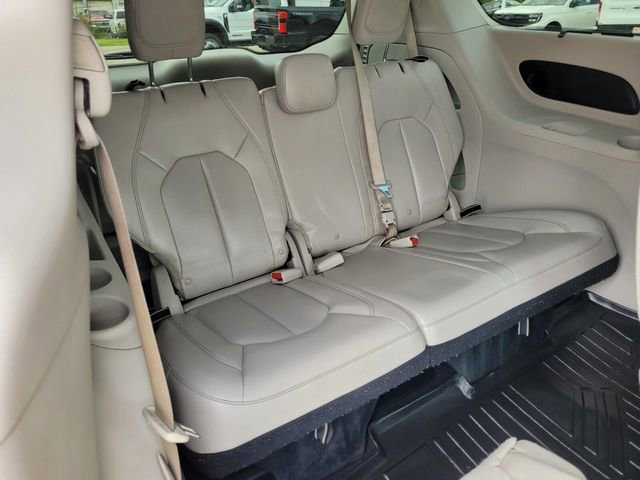 Used 2019 Chrysler Pacifica Touring-L Plus w/ Tire & Wheel Group image 17