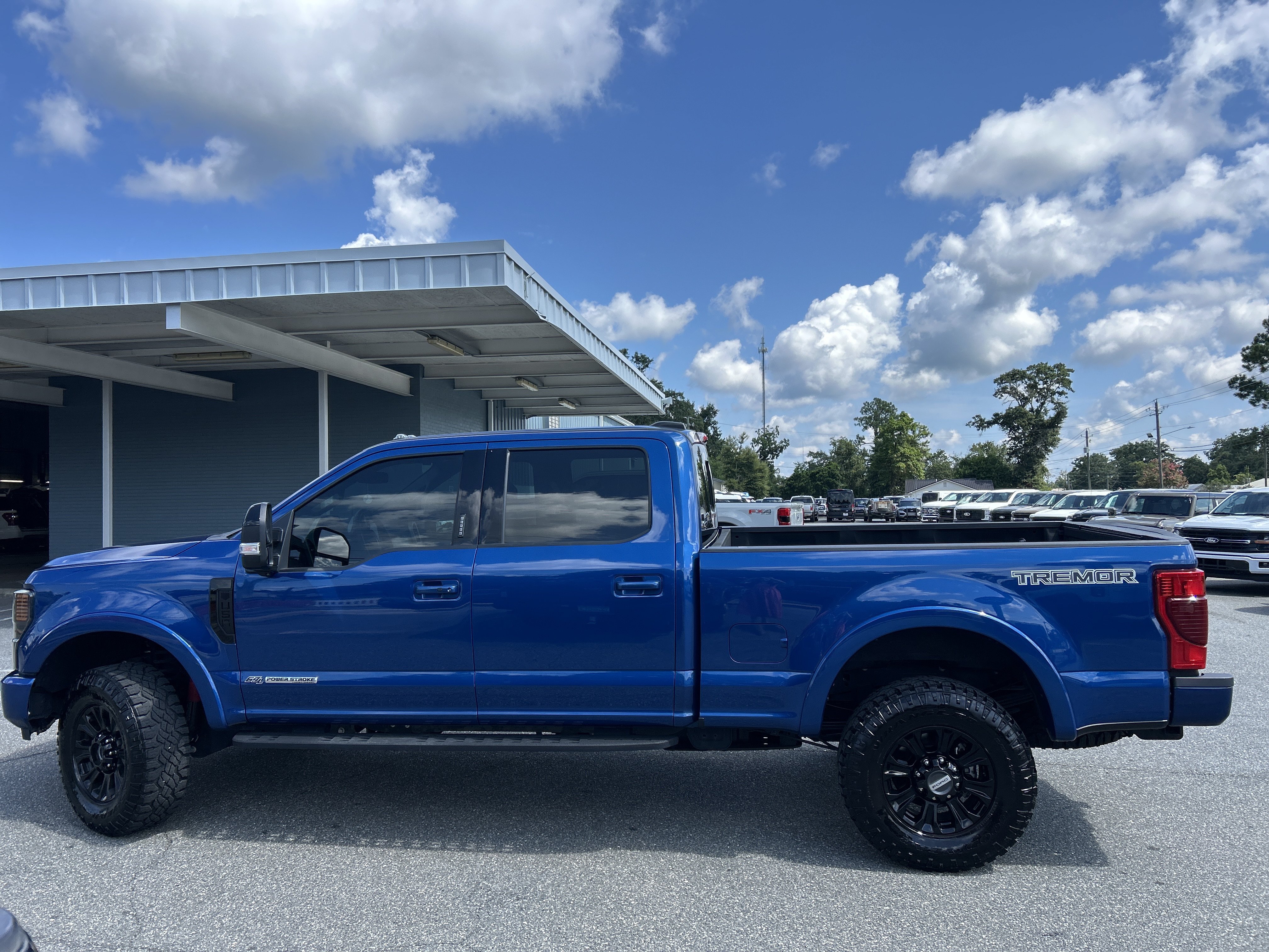 Used 2022 Ford F250 Lariat w/ Tremor Off-Road Package AWD/4WD image 4