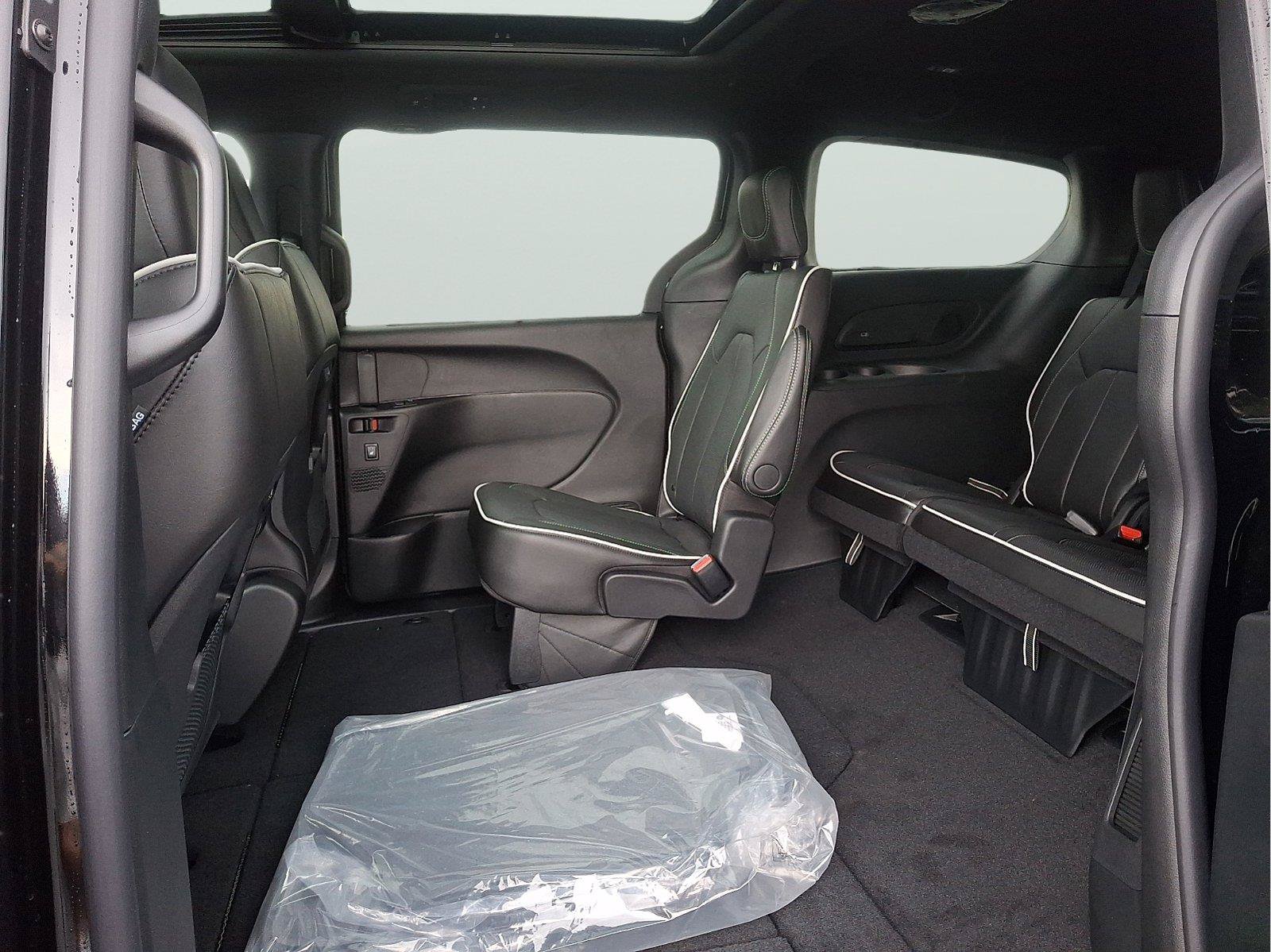 New 2027 Chrysler Pacifica Limited AWD/4WD image 5