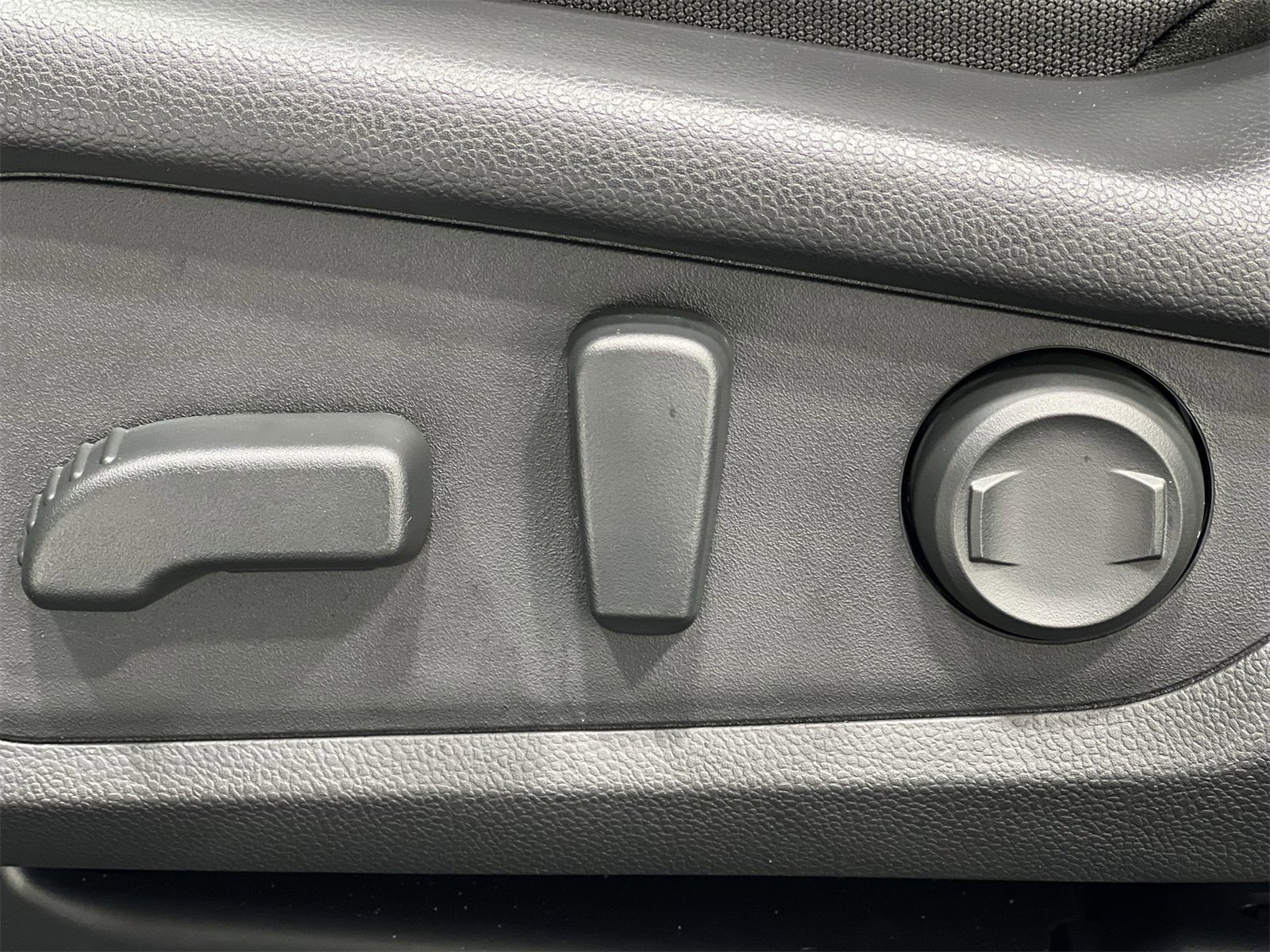 Certified 2025 Subaru Crosstrek 2.5i Limited w/ Crosstrek Mirror Package image 12