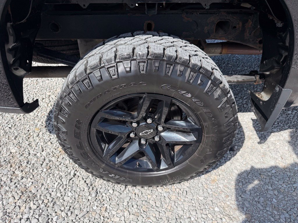 Used 2019 Chevrolet Silverado 1500 Custom Trail Boss AWD/4WD image 28