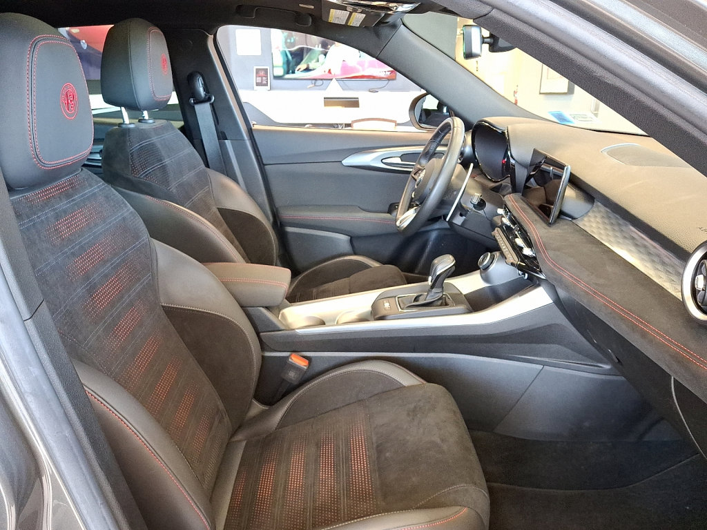 Used 2024 Alfa Romeo Tonale Veloce image 12