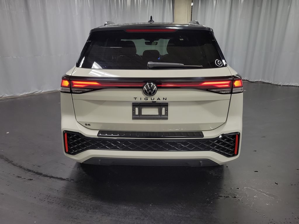 Used 2026 Volkswagen Tiguan SE R-Line FWD image 7