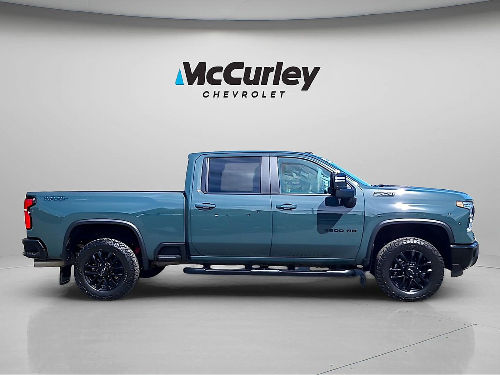 Used 2025 Chevrolet Silverado 3500 LT w/ Trail Boss Package AWD/4WD image 8