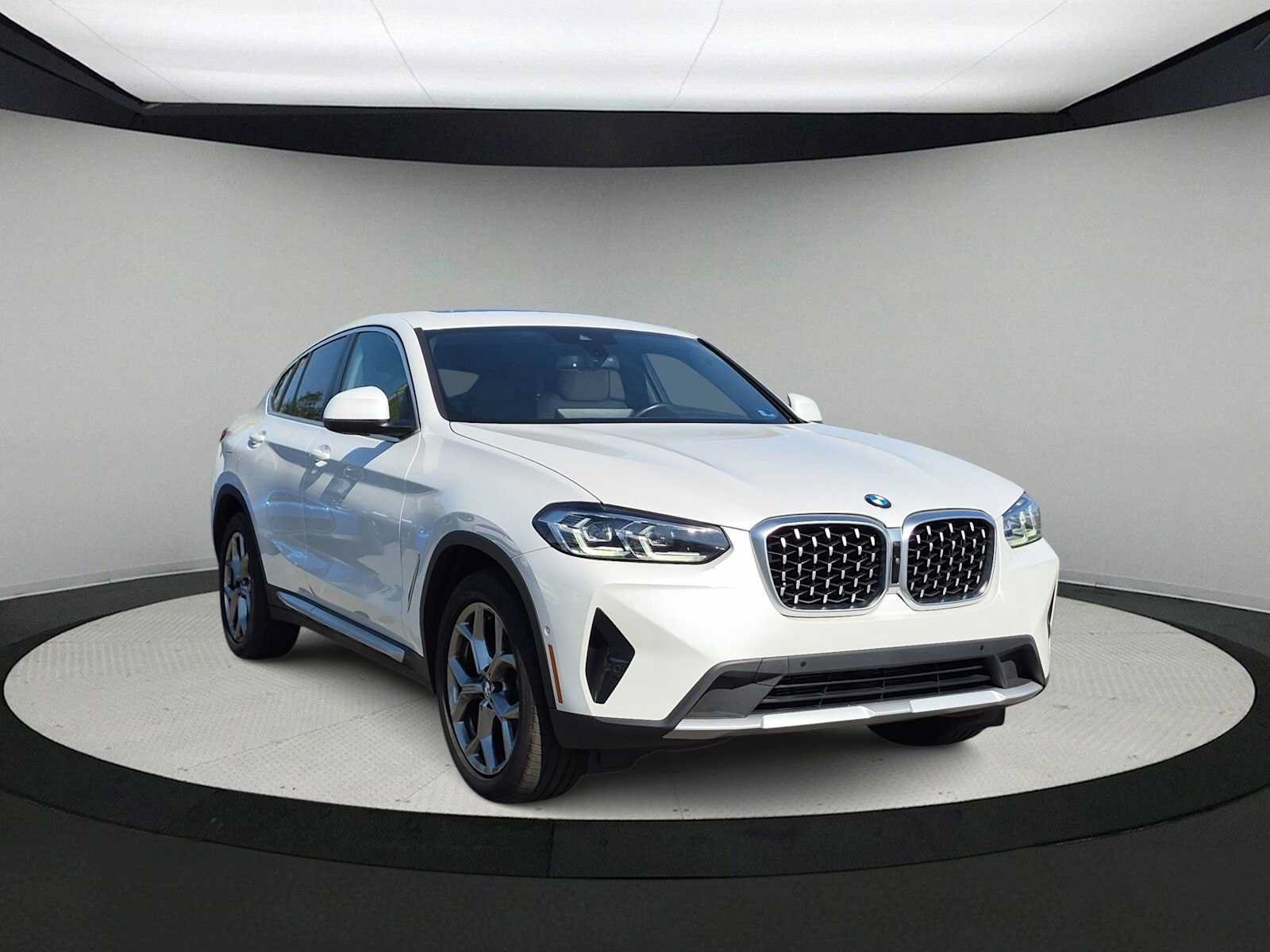 Used 2023 BMW X4 xDrive30i w/ Parking Assistance Package AWD/4WD image 2