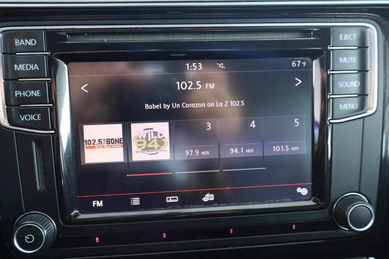 Used 2017 Volkswagen Passat 1.8T R-Line image 23