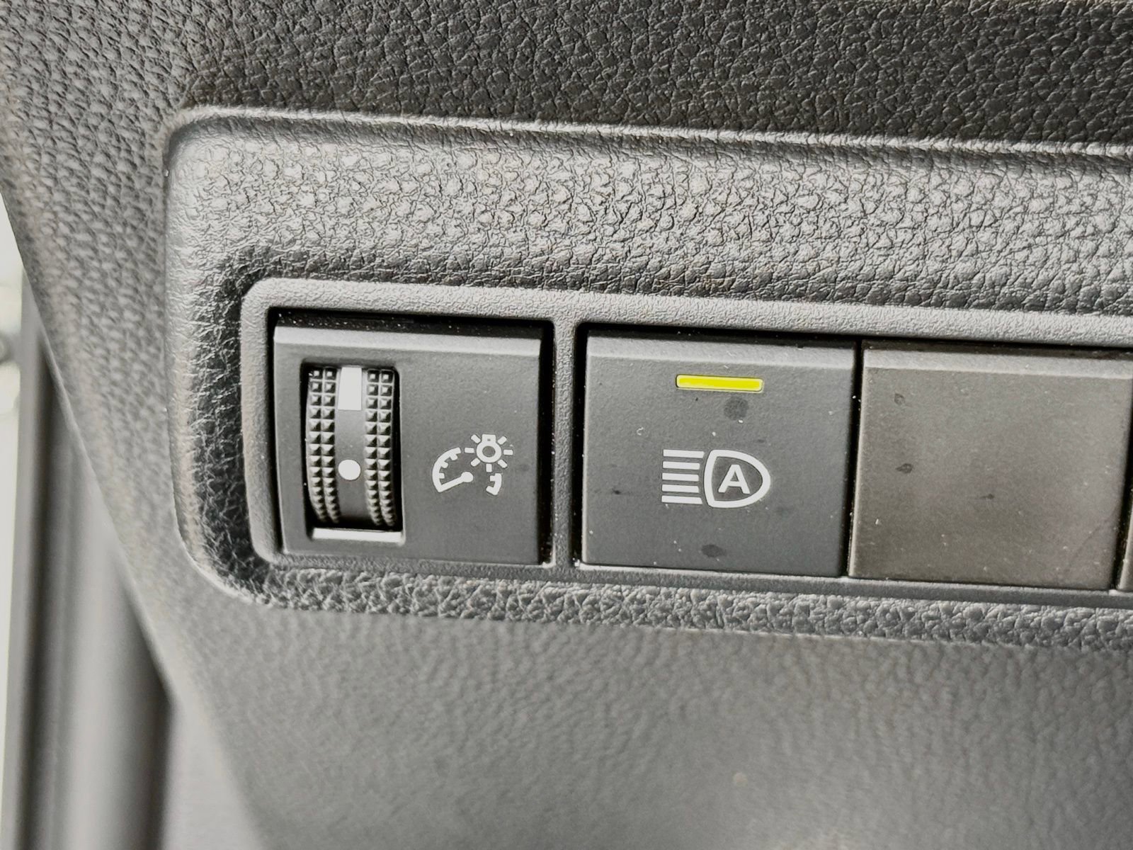 Used 2026 Toyota Corolla LE w/ LE Premium Package FWD image 28