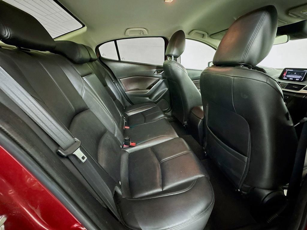 Used 2018 MAZDA MAZDA3 Touring image 33