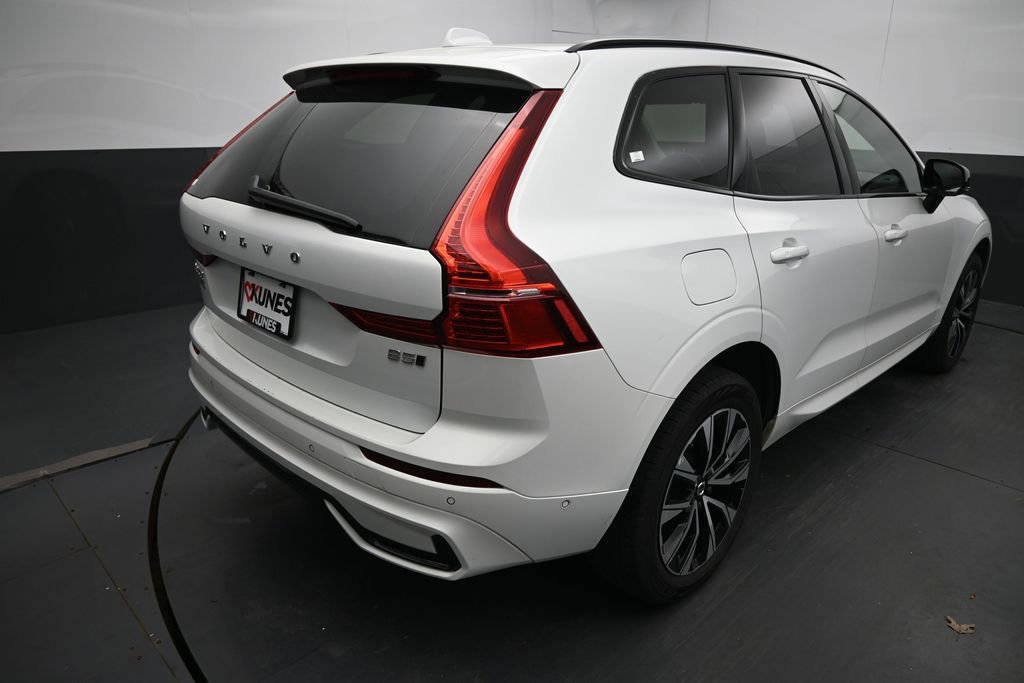 Used 2025 Volvo XC60 B5 Plus AWD/4WD image 15