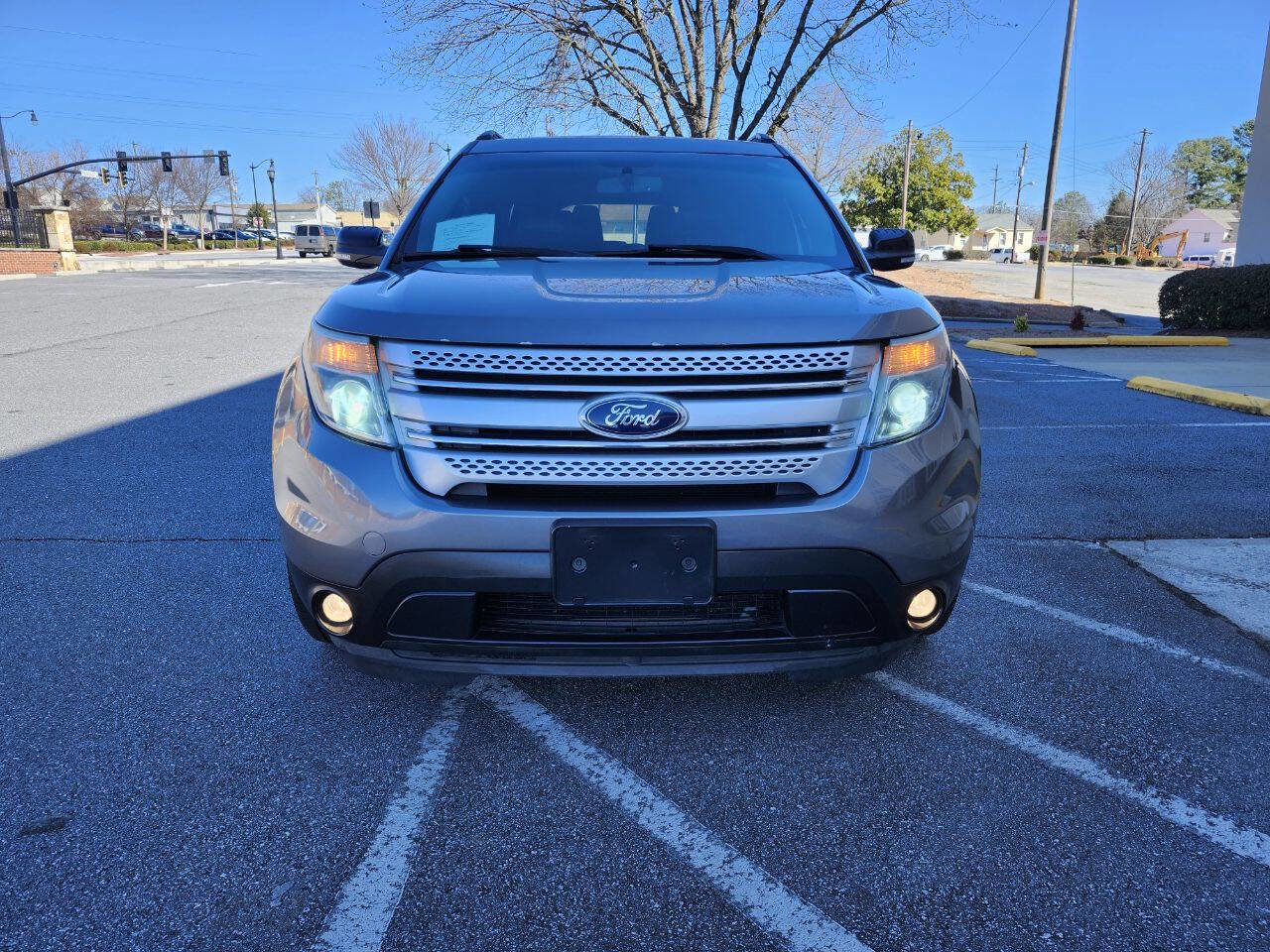 Used 2013 Ford Explorer XLT image 3
