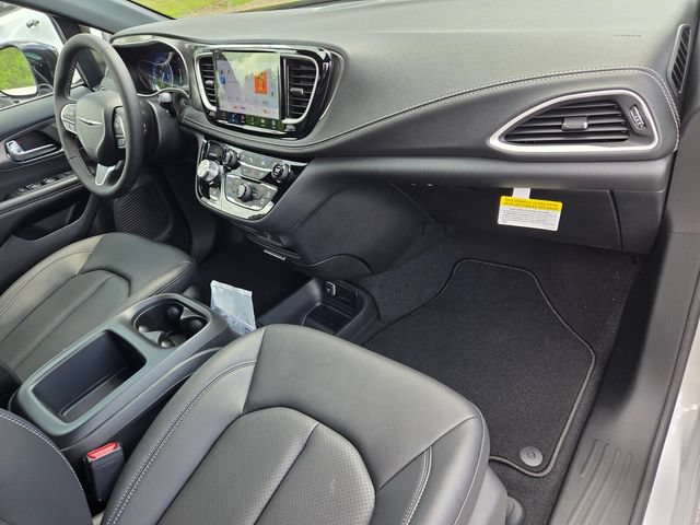 New 2026 Chrysler Pacifica Select FWD image 13