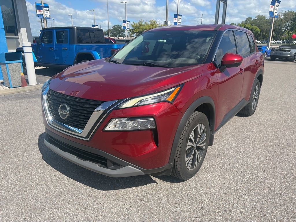 Used 2021 Nissan Rogue SV image 2
