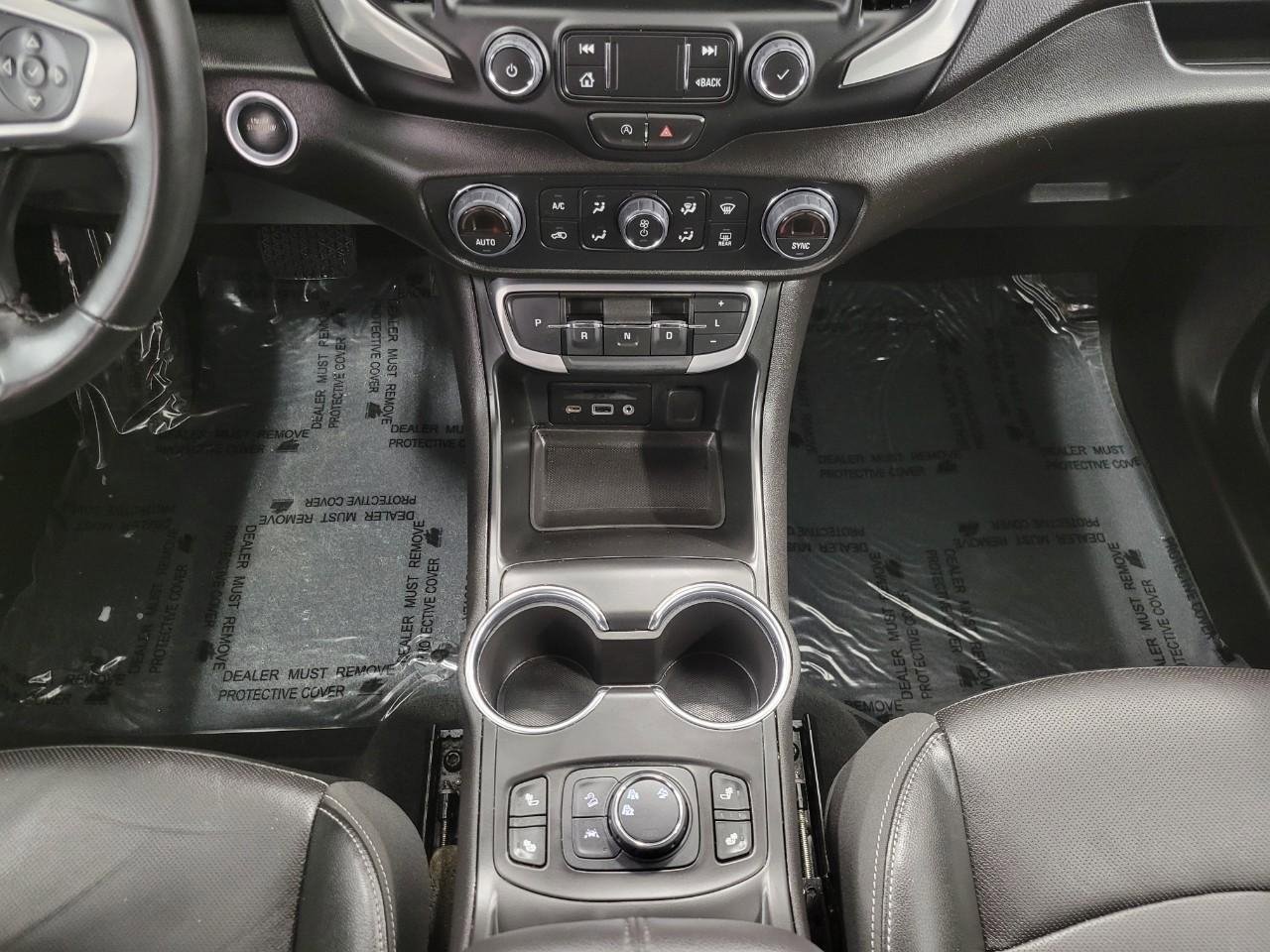 Used 2024 GMC Terrain SLT image 17