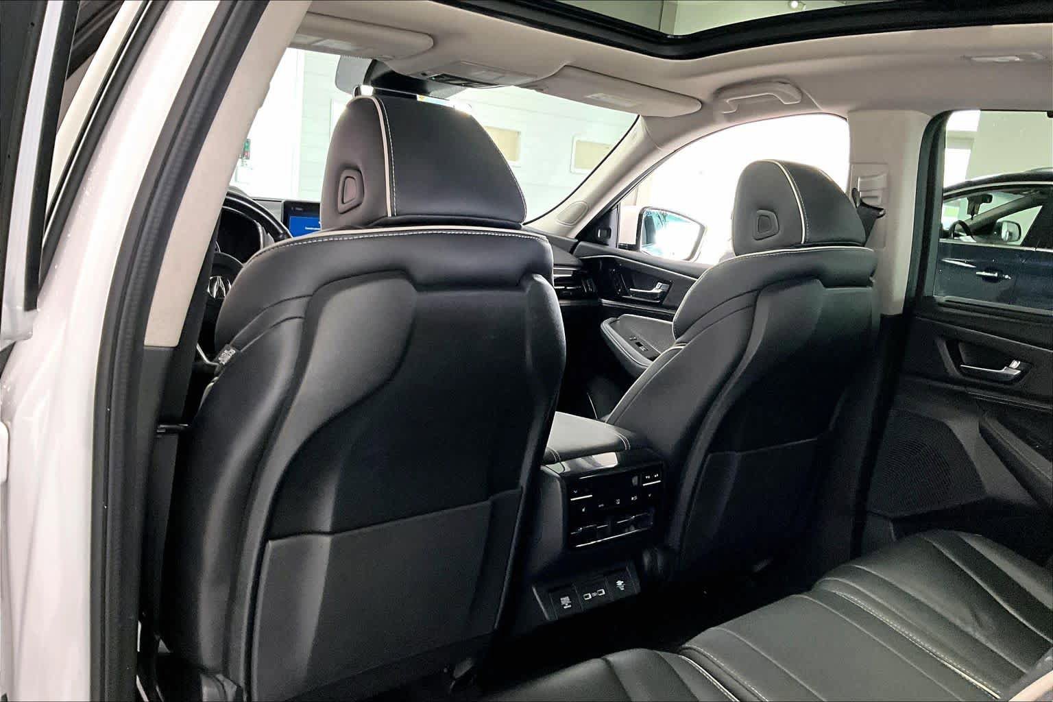 Used 2022 Acura MDX SH-AWD w/ Advance Package image 9