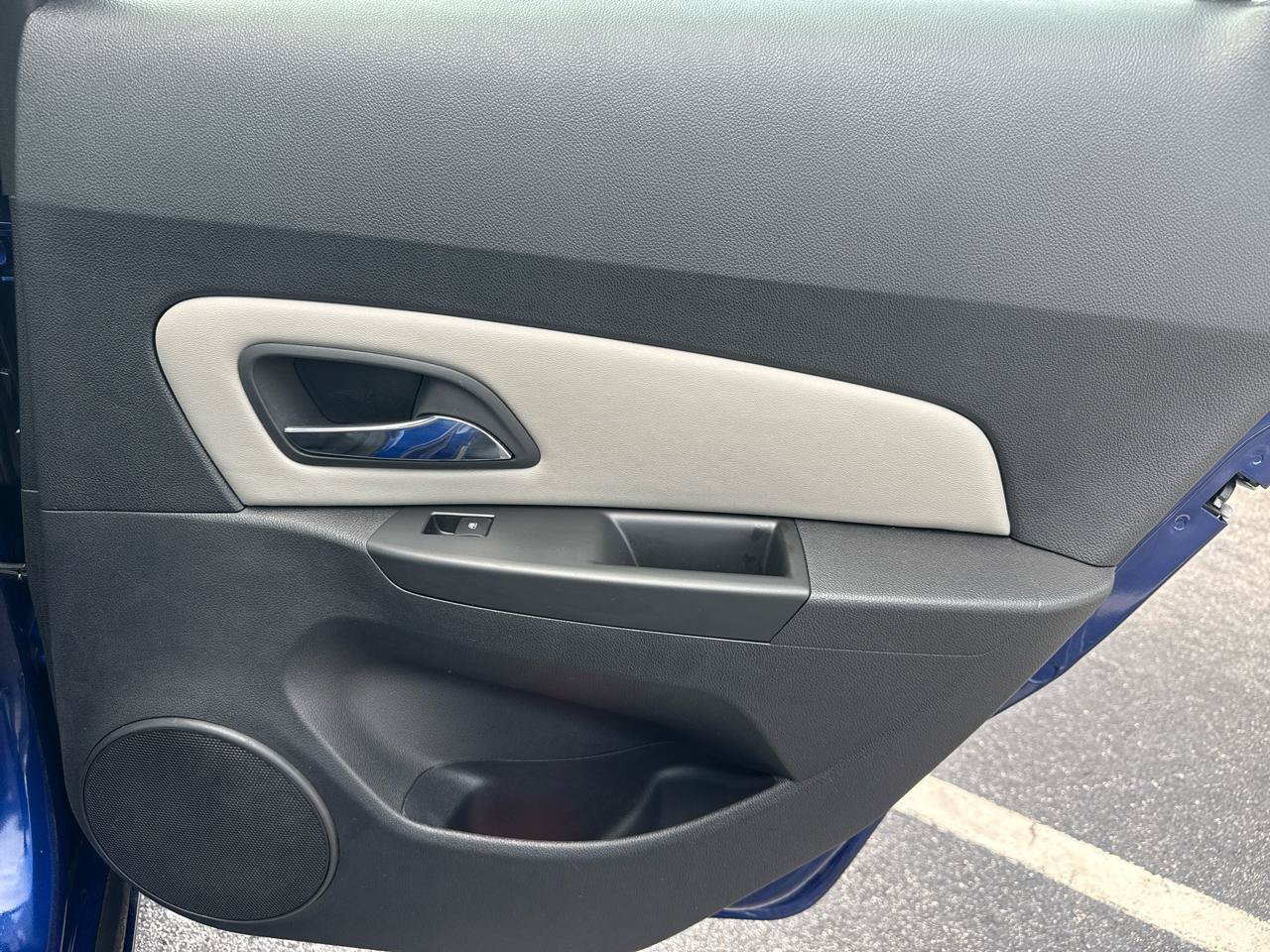 Used 2013 Chevrolet Cruze LS FWD image 19