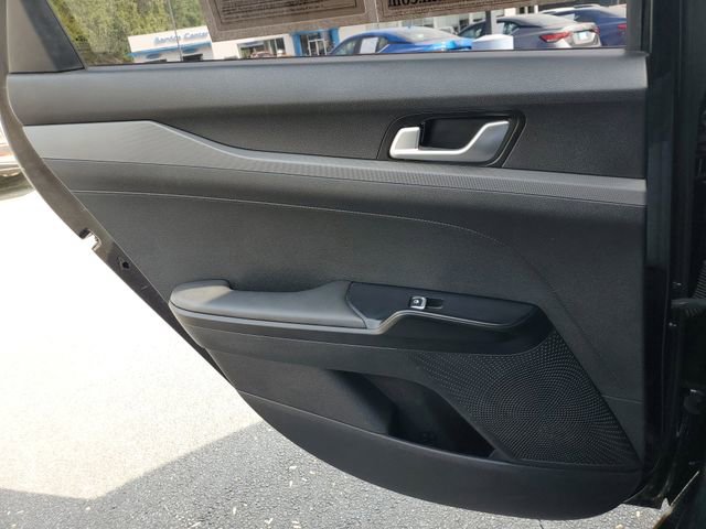 Used 2022 Kia K5 LXS image 13