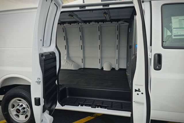 New 2025 GMC Savana 2500 w/ Chrome Appearance Package RWD image 11