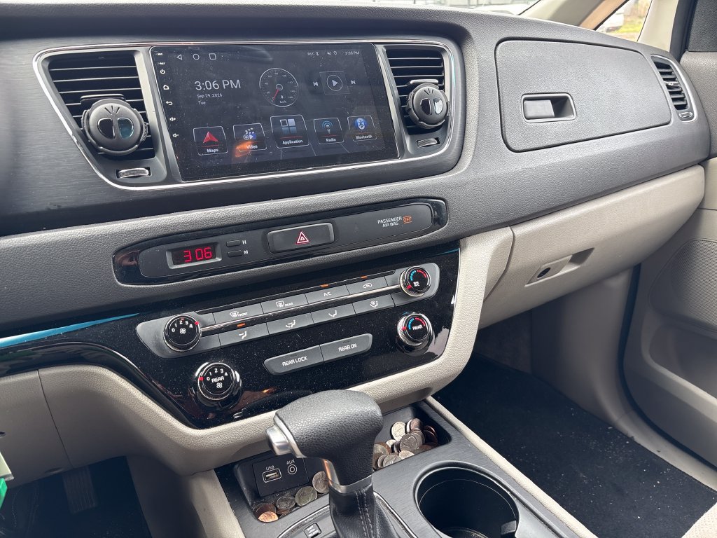 Used 2018 Kia Sedona L FWD image 6