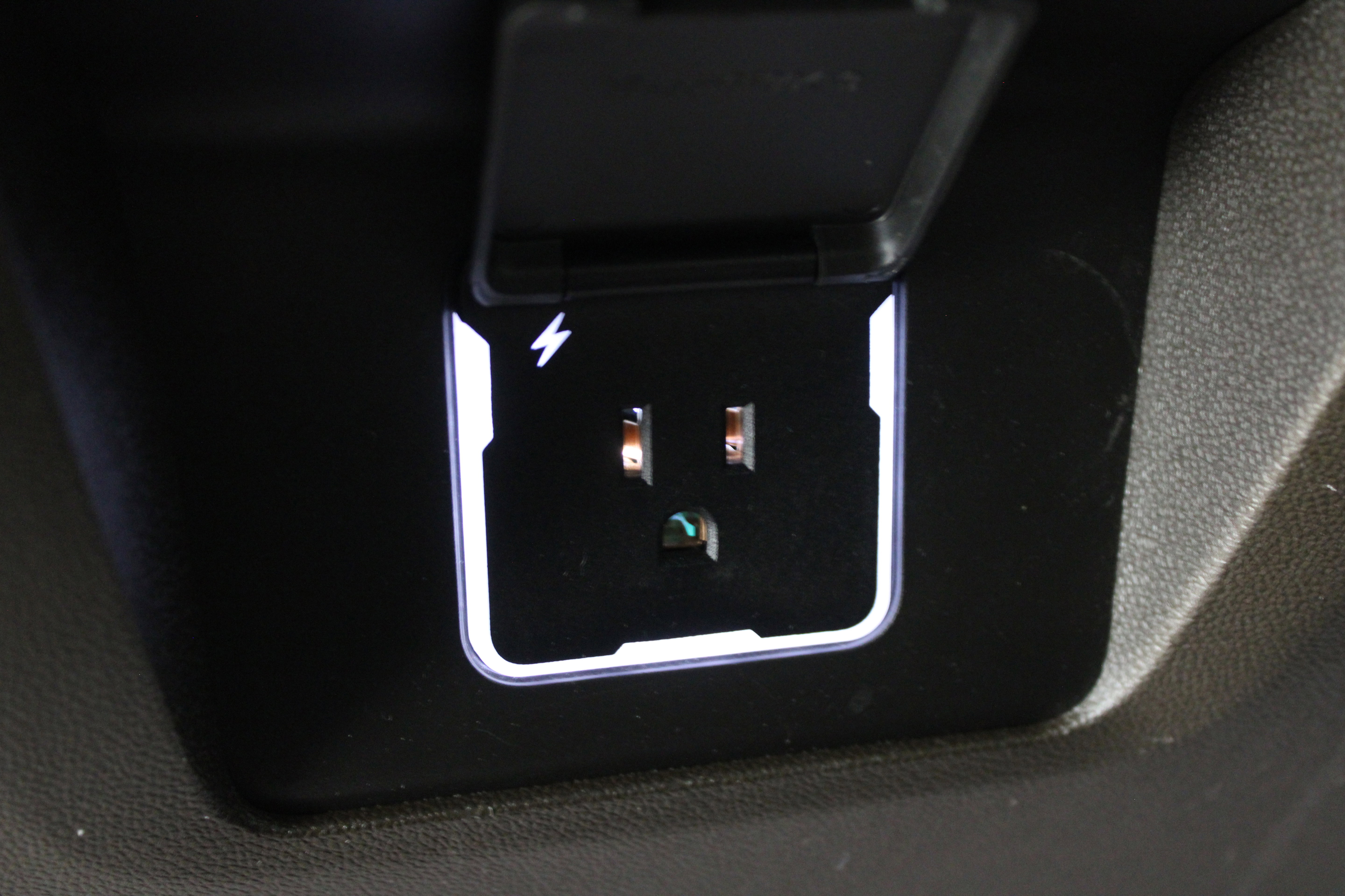 Used 2024 Chevrolet Suburban Z71 w/ Luxury Package image 26