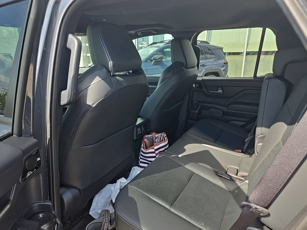 Used 2025 Toyota 4Runner Limited AWD/4WD image 11