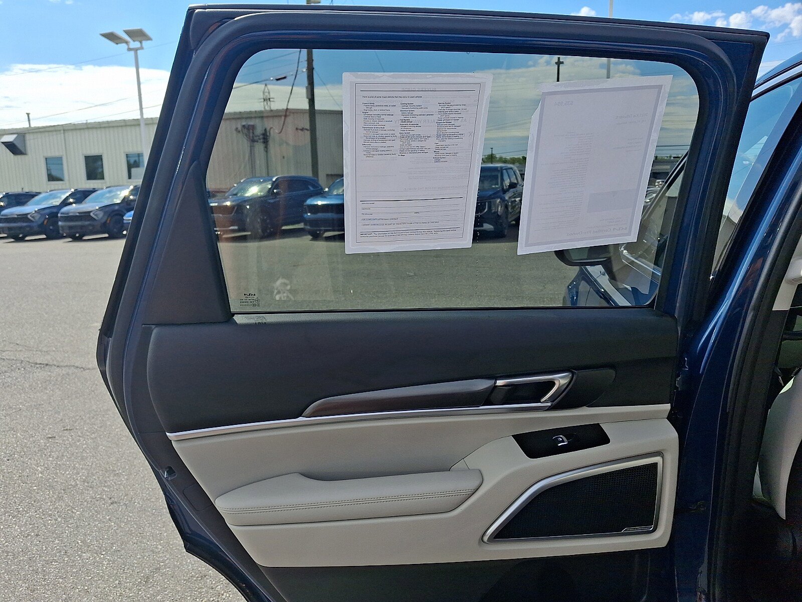 Used 2023 Kia Telluride S w/ S Sunroof Package AWD/4WD image 14