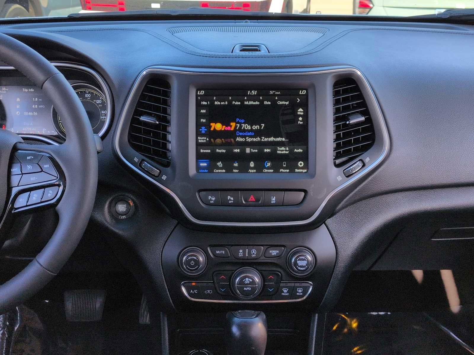 Used 2023 Jeep Cherokee Altitude Lux image 28