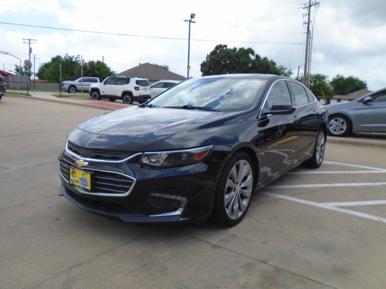 Used 2018 Chevrolet Malibu Premier w/ Premier Sun and Wheel Package FWD image 3