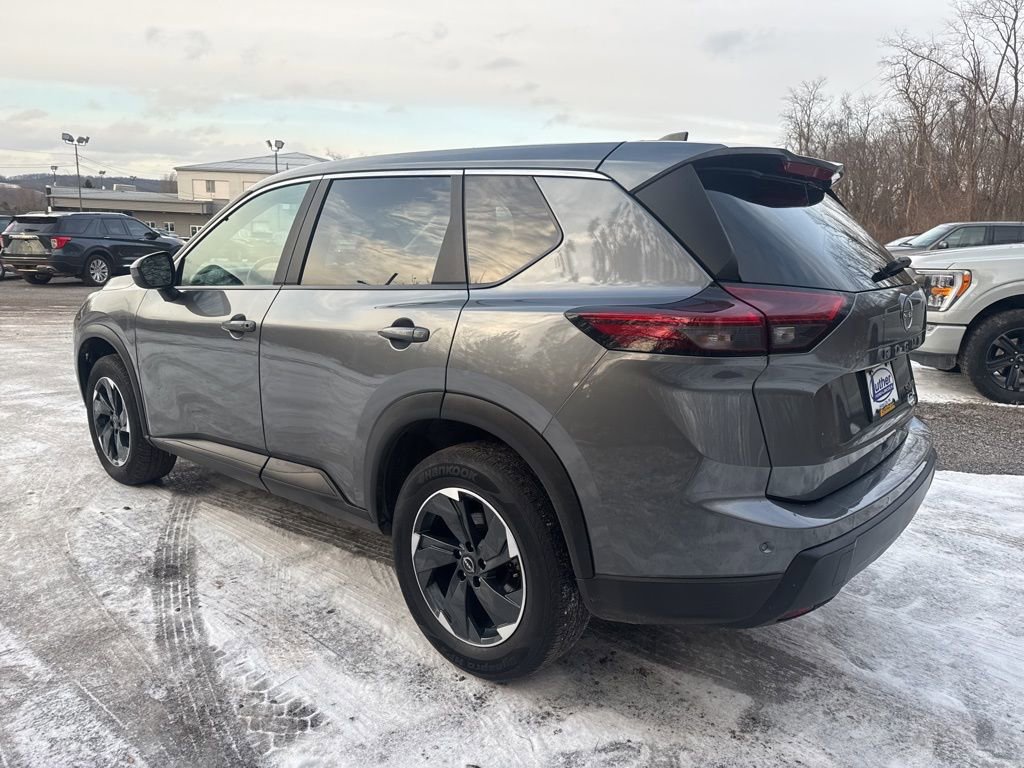 Used 2024 Nissan Rogue SV image 7