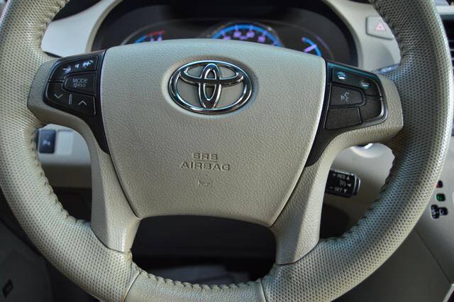 Used 2011 Toyota Sienna XLE w/ XLE Navigation Pkg FWD image 21