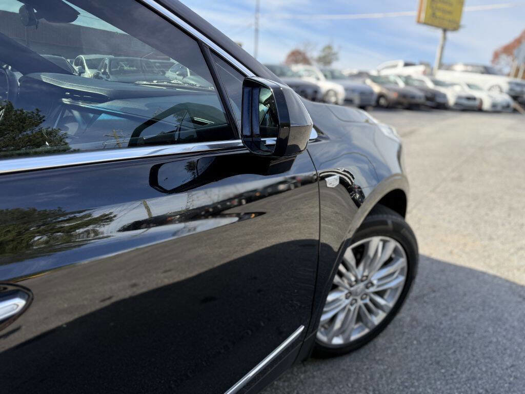 Used 2017 Cadillac XT5 Premium Luxury AWD/4WD image 9