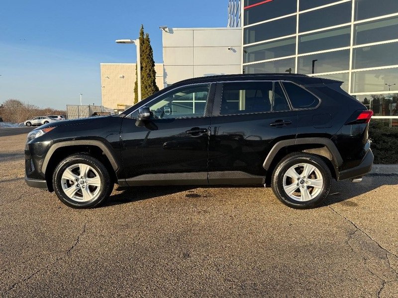 Used 2021 Toyota RAV4 XLE image 6