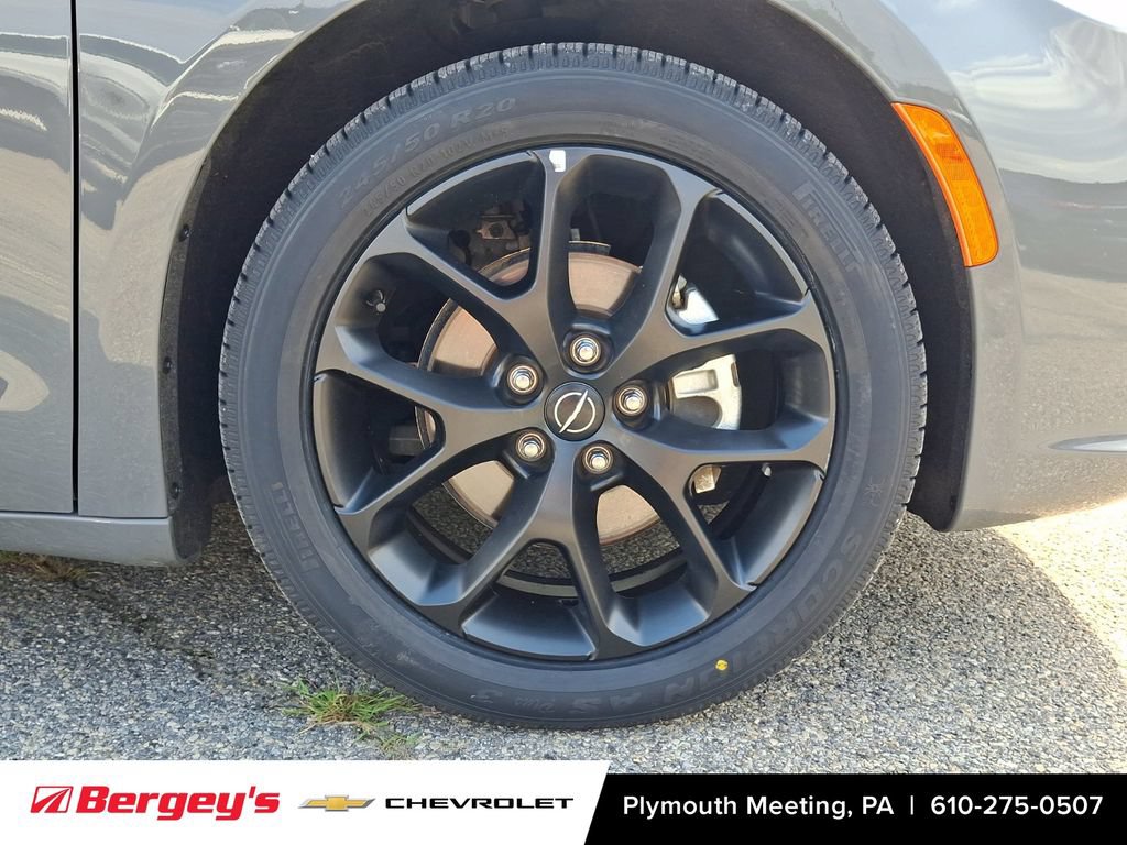 Used 2025 Chrysler Pacifica Limited FWD image 10