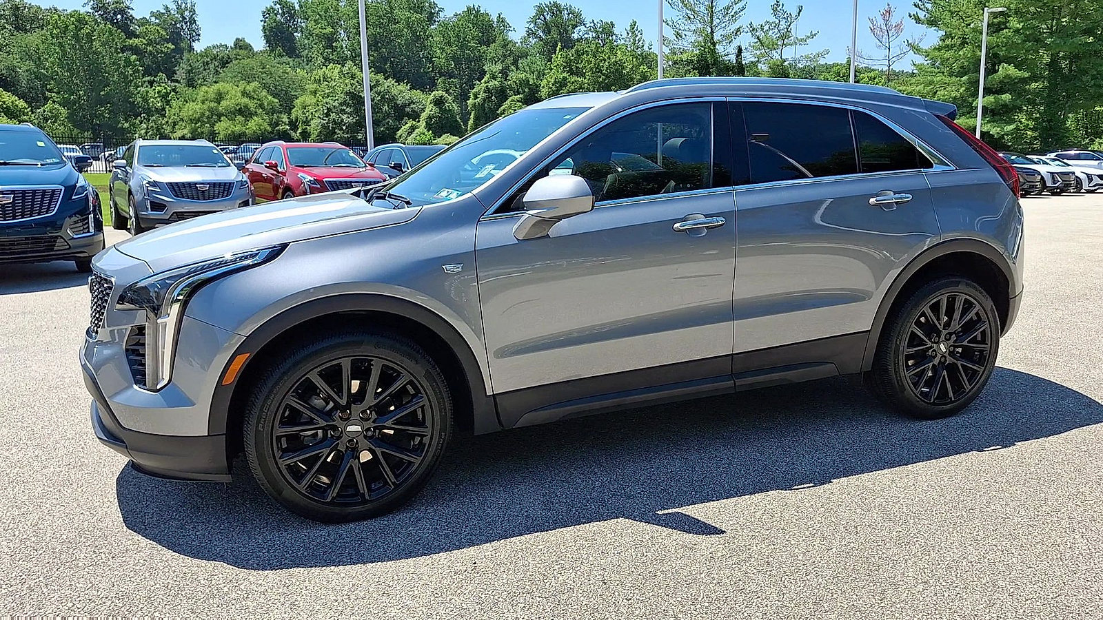 Used 2023 Cadillac XT4 Luxury w/ LPO, Onyx Lite Package AWD/4WD image 5
